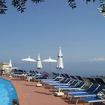 Cristina Hotel 4*