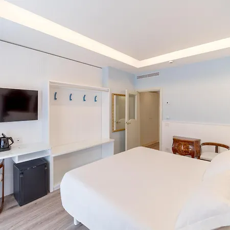 Cristina Hotel 4*