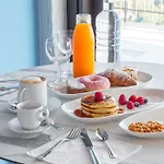 Hotel Cristina 4*